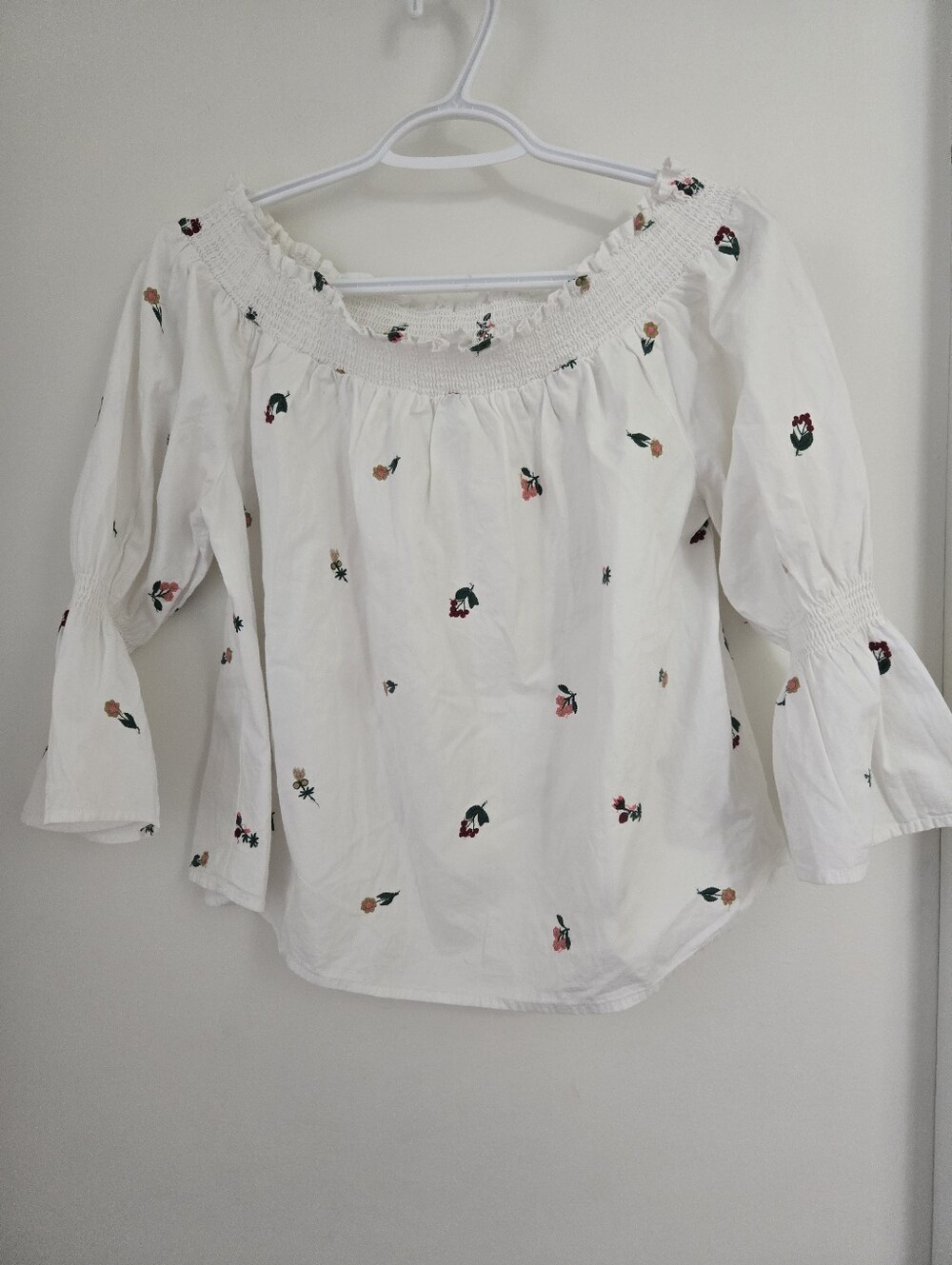 Ladies Off-Shoulder Floral Embroidered Blouse - M